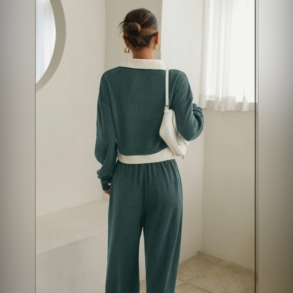 Jogging and top two pieces - Picture 2 of 3